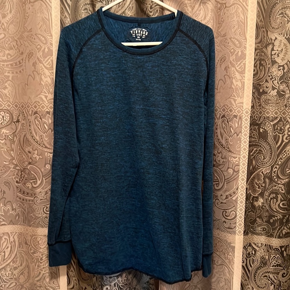 Mens long sleeve T-shirt.